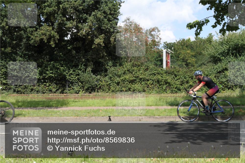 10.08.2025 - GEWOBA Citytriathlon Bremen Yannick Fuchs http://msf.ph/oto/8569836 10.08.2025 14:15:02 Radfahren 15, 37, 76, 82, 108, 133, 146, 151, 226 meine-sportfotos.de