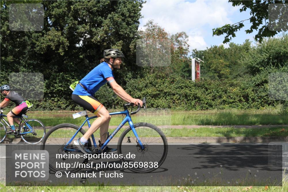 10.08.2025 - GEWOBA Citytriathlon Bremen Yannick Fuchs http://msf.ph/oto/8569838 10.08.2025 14:15:03 Radfahren 15, 37, 76, 82, 108, 133, 146, 151, 226 meine-sportfotos.de