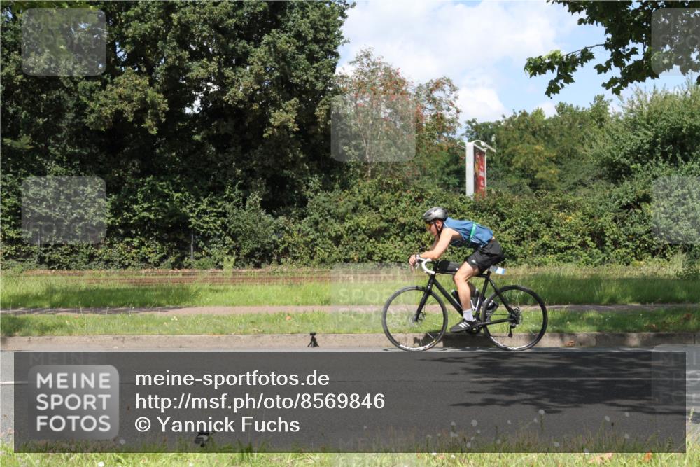 10.08.2025 - GEWOBA Citytriathlon Bremen Yannick Fuchs http://msf.ph/oto/8569846 10.08.2025 14:15:07 Radfahren 15, 37, 76, 82, 88, 108, 133, 146, 151, 226 meine-sportfotos.de