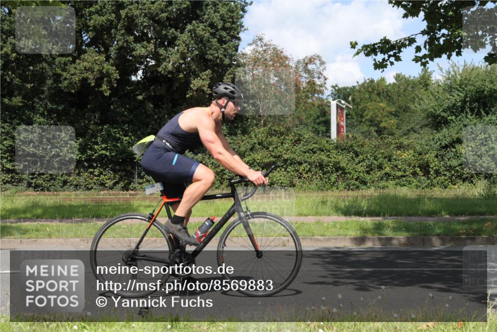 10.08.2025 - GEWOBA Citytriathlon Bremen Yannick Fuchs http://msf.ph/oto/8569883 10.08.2025 14:15:21 Radfahren 15, 45, 54, 55, 76, 88, 97, 108, 123 meine-sportfotos.de