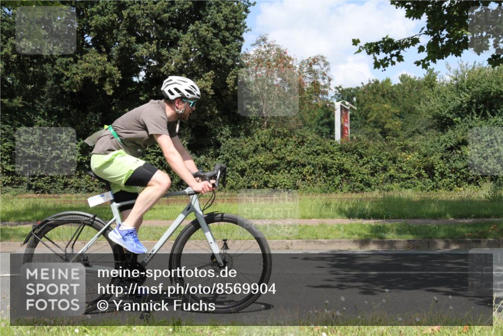 10.08.2025 - GEWOBA Citytriathlon Bremen Yannick Fuchs http://msf.ph/oto/8569904 10.08.2025 14:15:35 Radfahren 54, 72, 74, 97, 98, 118, 123, 187 meine-sportfotos.de
