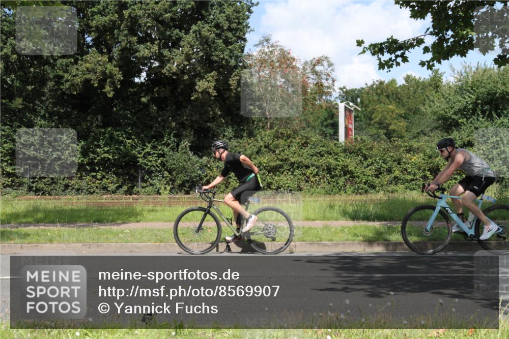 10.08.2025 - GEWOBA Citytriathlon Bremen Yannick Fuchs http://msf.ph/oto/8569907 10.08.2025 14:15:37 Radfahren 54, 72, 74, 98, 118, 123, 187 meine-sportfotos.de