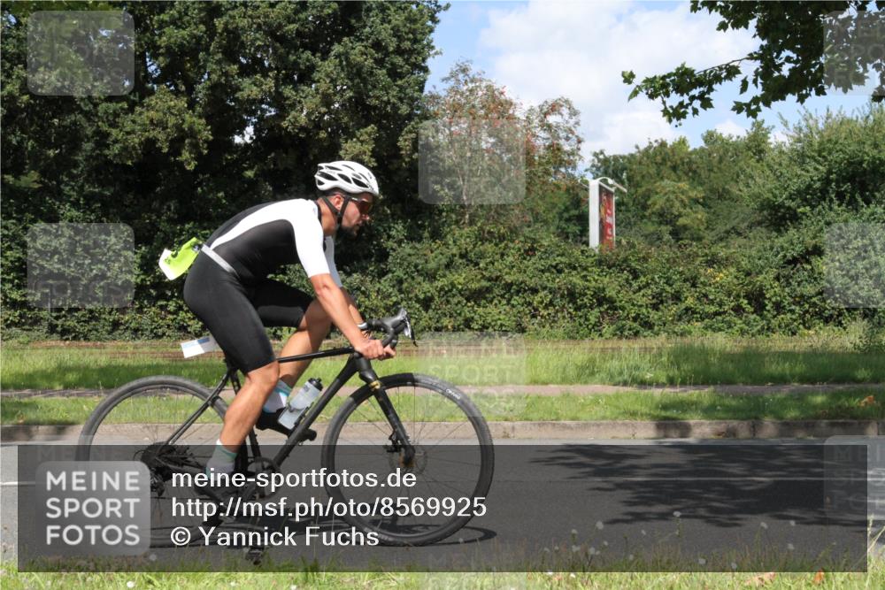 10.08.2025 - GEWOBA Citytriathlon Bremen Yannick Fuchs http://msf.ph/oto/8569925 10.08.2025 14:16:01 Radfahren 2, 23, 24, 43, 46, 92, 129, 271 meine-sportfotos.de