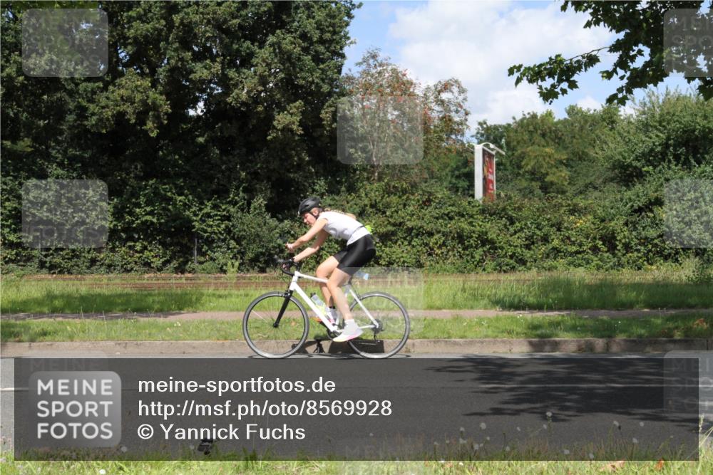10.08.2025 - GEWOBA Citytriathlon Bremen Yannick Fuchs http://msf.ph/oto/8569928 10.08.2025 14:16:03 Radfahren 2, 23, 24, 43, 46, 62, 65, 92, 129, 271 meine-sportfotos.de