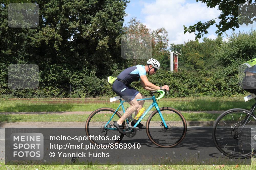 10.08.2025 - GEWOBA Citytriathlon Bremen Yannick Fuchs http://msf.ph/oto/8569940 10.08.2025 14:16:09 Radfahren 2, 23, 24, 38, 43, 46, 48, 62, 65, 92, 129 meine-sportfotos.de
