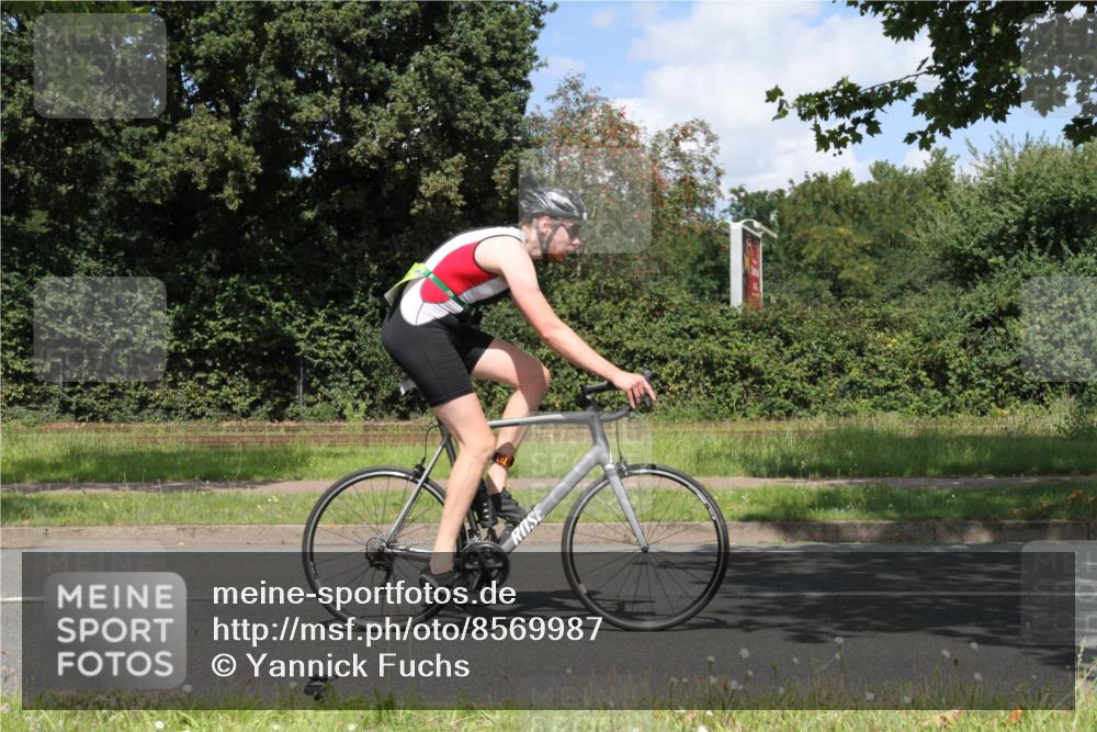 10.08.2025 - GEWOBA Citytriathlon Bremen Yannick Fuchs http://msf.ph/oto/8569987 10.08.2025 14:16:27 Radfahren 31, 38, 48, 57, 62, 63, 64, 65, 121, 144, 152, 173 meine-sportfotos.de