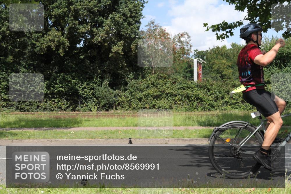 10.08.2025 - GEWOBA Citytriathlon Bremen Yannick Fuchs http://msf.ph/oto/8569991 10.08.2025 14:16:28 Radfahren 31, 38, 48, 57, 63, 64, 121, 144, 152, 173 meine-sportfotos.de