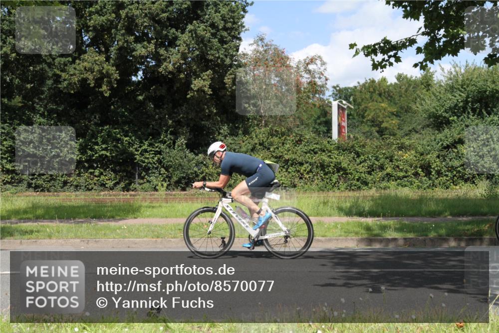 10.08.2025 - GEWOBA Citytriathlon Bremen Yannick Fuchs http://msf.ph/oto/8570077 10.08.2025 14:17:33 Radfahren 4, 127, 304 meine-sportfotos.de