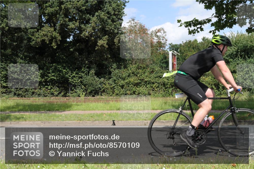 10.08.2025 - GEWOBA Citytriathlon Bremen Yannick Fuchs http://msf.ph/oto/8570109 10.08.2025 14:17:58 Radfahren 51, 91, 214, 240, 263 meine-sportfotos.de