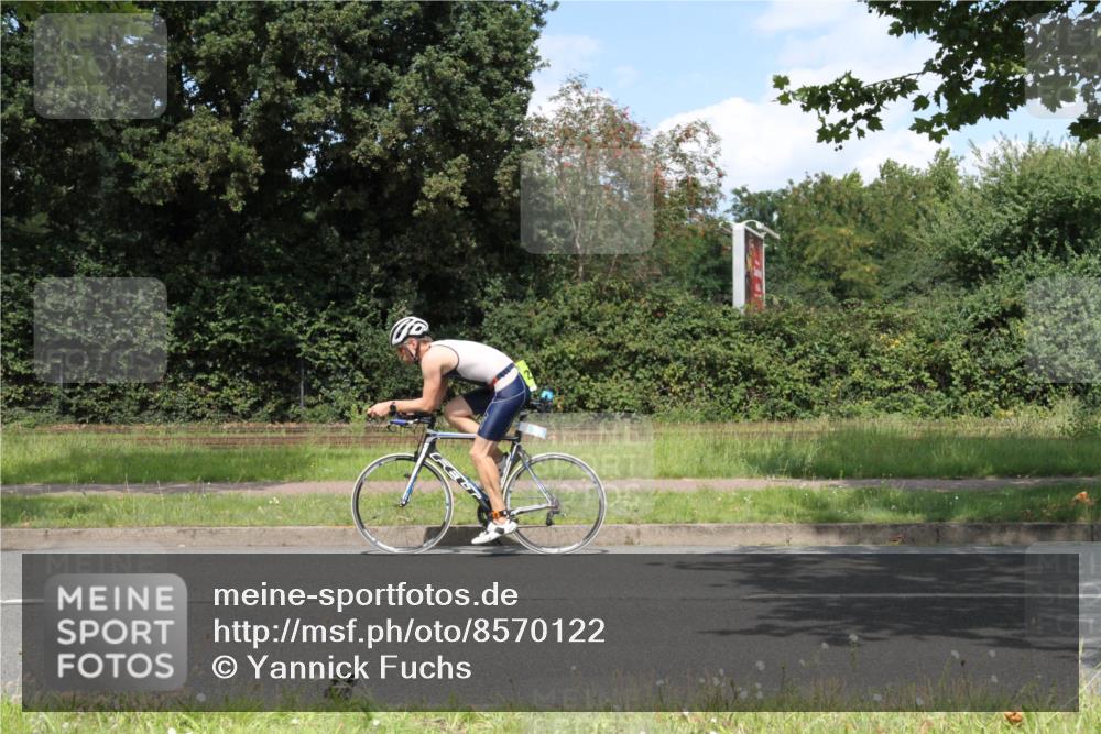 10.08.2025 - GEWOBA Citytriathlon Bremen Yannick Fuchs http://msf.ph/oto/8570122 10.08.2025 14:18:03 Radfahren 51, 91, 214, 240, 263 meine-sportfotos.de