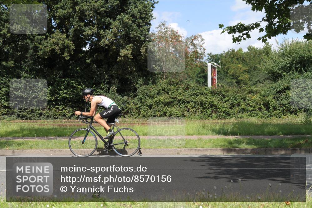 10.08.2025 - GEWOBA Citytriathlon Bremen Yannick Fuchs http://msf.ph/oto/8570156 10.08.2025 14:18:37 Radfahren 30, 47, 50, 75, 81, 94, 100, 106, 131, 147, 255, 314 meine-sportfotos.de