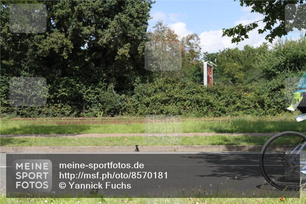 10.08.2025 - GEWOBA Citytriathlon Bremen Yannick Fuchs http://msf.ph/oto/8570181 10.08.2025 14:19:07 Radfahren 101, 116, 126, 139, 162, 201, 254, 261, 264 meine-sportfotos.de