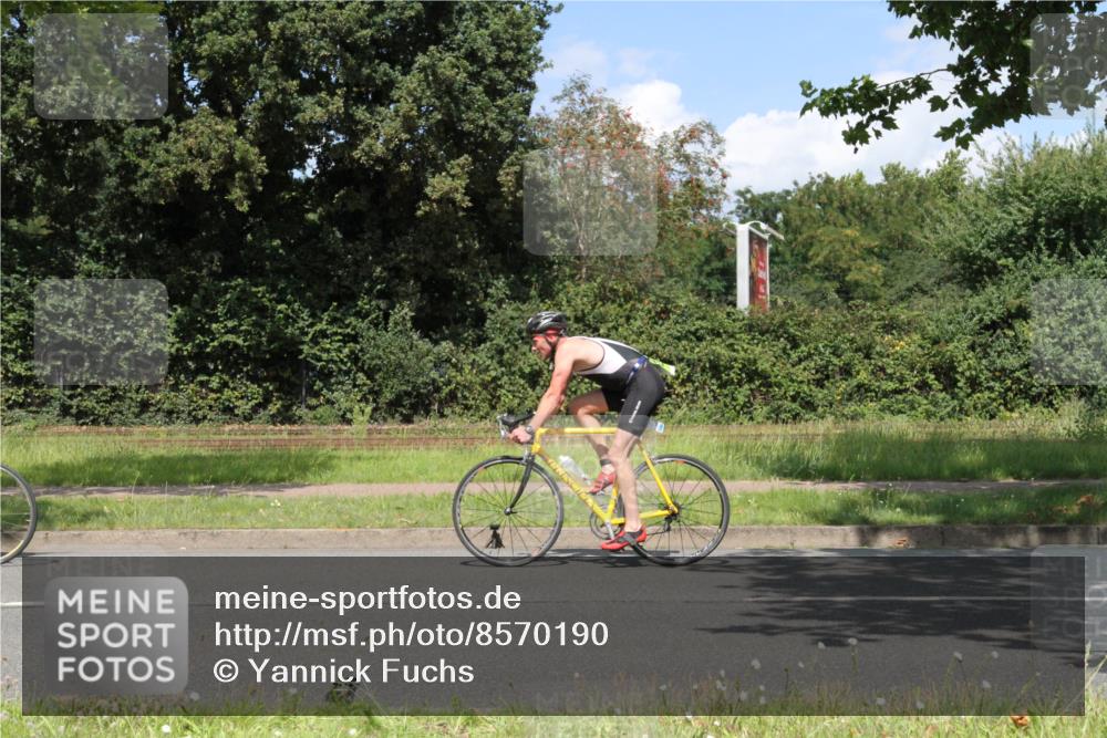 10.08.2025 - GEWOBA Citytriathlon Bremen Yannick Fuchs http://msf.ph/oto/8570190 10.08.2025 14:19:13 Radfahren 101, 124, 126, 139, 162, 201, 227, 239, 254 meine-sportfotos.de