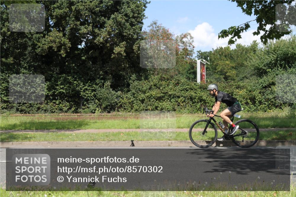 10.08.2025 - GEWOBA Citytriathlon Bremen Yannick Fuchs http://msf.ph/oto/8570302 10.08.2025 14:20:48 Radfahren 11, 56, 61, 69, 73, 110, 142, 145, 157, 216, 229, 266, 272, 274, 281, 312 meine-sportfotos.de