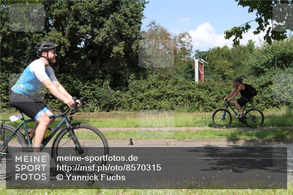 10.08.2025 - GEWOBA Citytriathlon Bremen Yannick Fuchs http://msf.ph/oto/8570315 10.08.2025 14:20:59 Radfahren 19, 56, 61, 73, 110, 142, 145, 157, 191, 266, 272, 312 meine-sportfotos.de