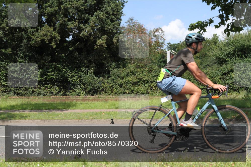 10.08.2025 - GEWOBA Citytriathlon Bremen Yannick Fuchs http://msf.ph/oto/8570320 10.08.2025 14:21:01 Radfahren 6, 19, 56, 61, 73, 110, 142, 145, 157, 191, 266, 272, 312 meine-sportfotos.de