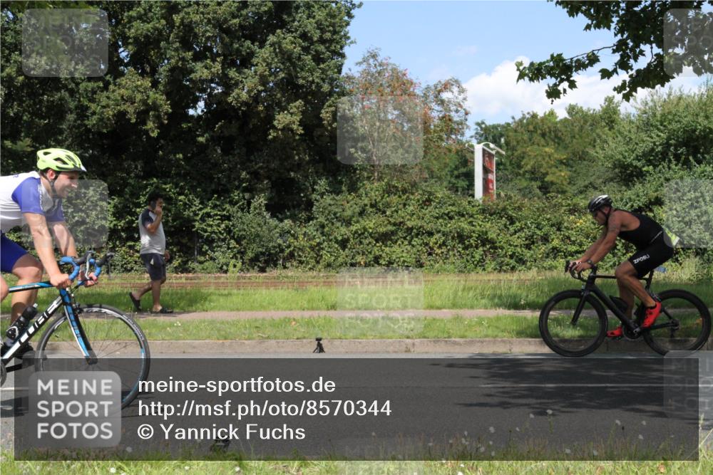 10.08.2025 - GEWOBA Citytriathlon Bremen Yannick Fuchs http://msf.ph/oto/8570344 10.08.2025 14:21:22 Radfahren 6, 177 meine-sportfotos.de