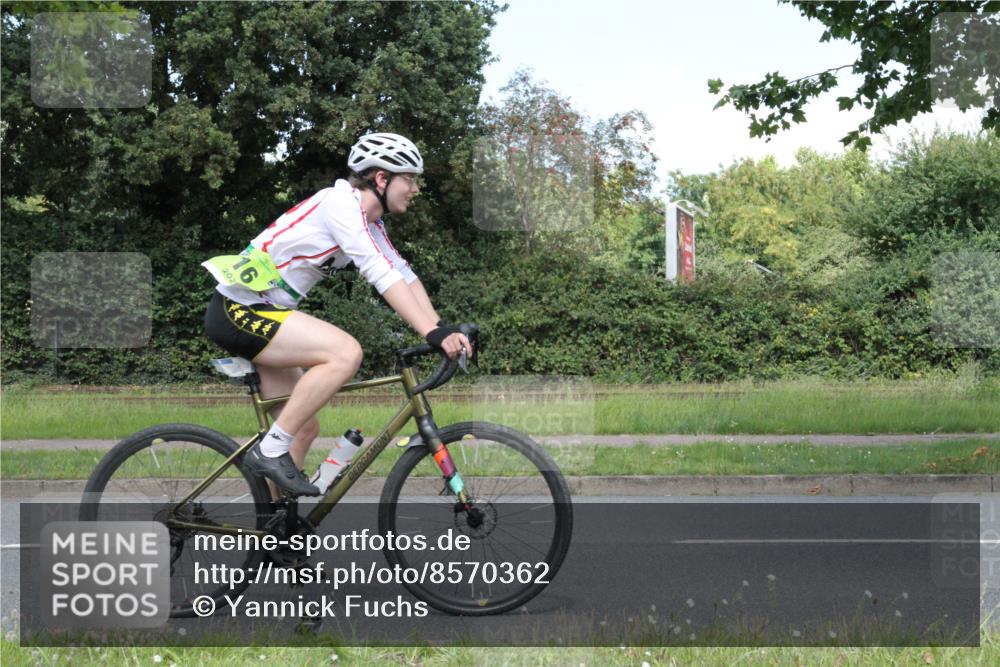 10.08.2025 - GEWOBA Citytriathlon Bremen Yannick Fuchs http://msf.ph/oto/8570362 10.08.2025 14:21:34 Radfahren 9, 140, 177, 334 meine-sportfotos.de