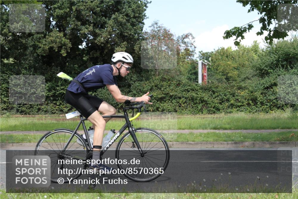 10.08.2025 - GEWOBA Citytriathlon Bremen Yannick Fuchs http://msf.ph/oto/8570365 10.08.2025 14:21:41 Radfahren 9, 140, 160, 177, 211, 283, 334 meine-sportfotos.de