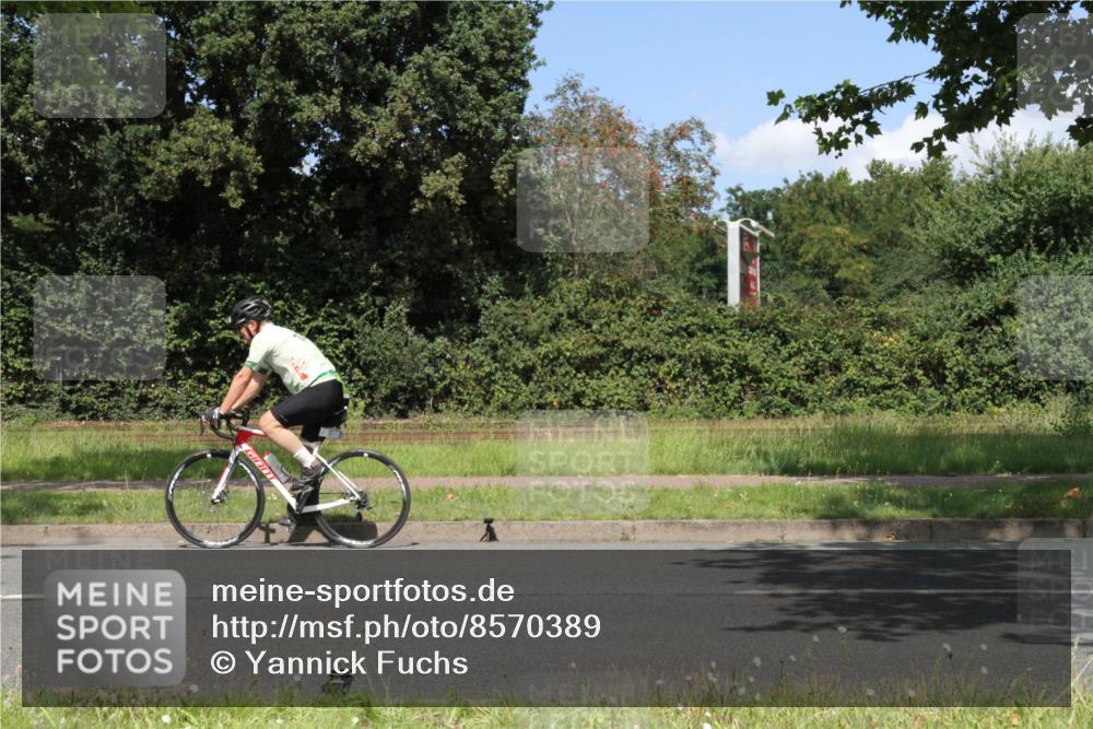 10.08.2025 - GEWOBA Citytriathlon Bremen Yannick Fuchs http://msf.ph/oto/8570389 10.08.2025 14:22:02 Radfahren 109, 160, 211, 224, 253, 258, 283 meine-sportfotos.de