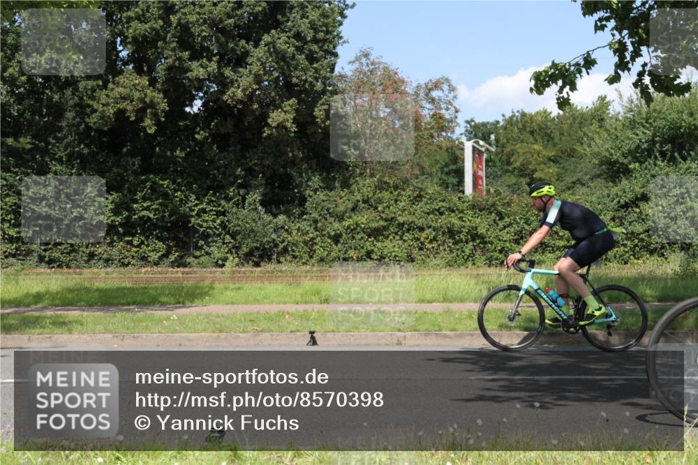 10.08.2025 - GEWOBA Citytriathlon Bremen Yannick Fuchs http://msf.ph/oto/8570398 10.08.2025 14:22:08 Radfahren 109, 186, 215, 224, 253, 258 meine-sportfotos.de
