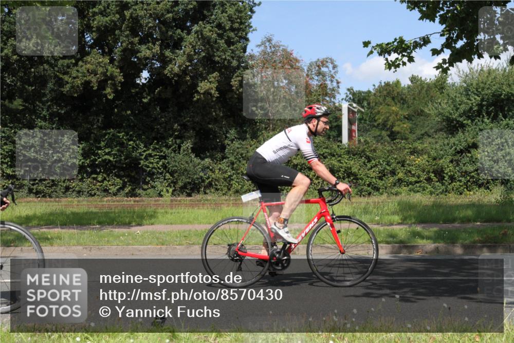 10.08.2025 - GEWOBA Citytriathlon Bremen Yannick Fuchs http://msf.ph/oto/8570430 10.08.2025 14:22:26 Radfahren 186, 215, 217, 242, 259, 262 meine-sportfotos.de