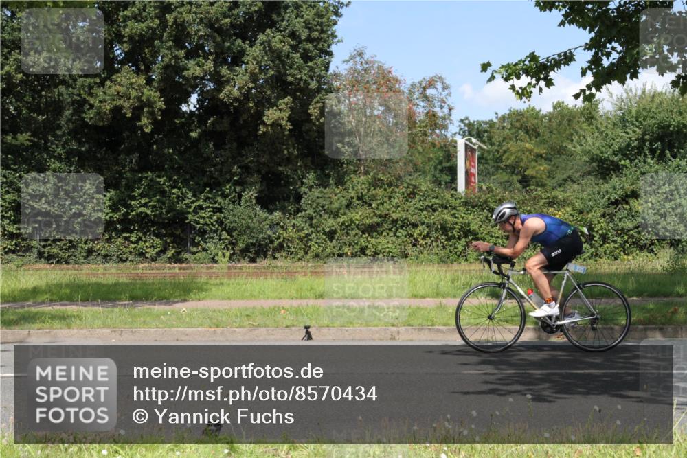 10.08.2025 - GEWOBA Citytriathlon Bremen Yannick Fuchs http://msf.ph/oto/8570434 10.08.2025 14:22:29 Radfahren 186, 215, 217, 242, 259, 262 meine-sportfotos.de