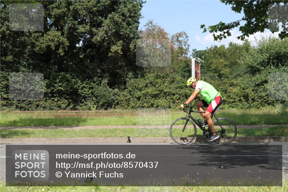 10.08.2025 - GEWOBA Citytriathlon Bremen Yannick Fuchs http://msf.ph/oto/8570437 10.08.2025 14:22:36 Radfahren 86, 204, 217, 242, 259, 262, 297 meine-sportfotos.de