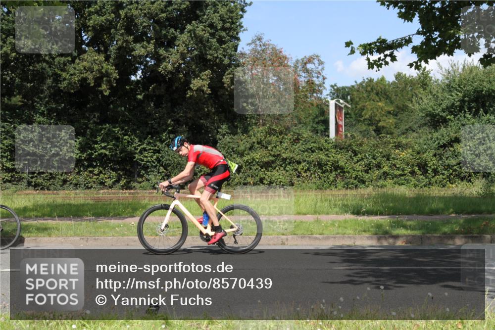 10.08.2025 - GEWOBA Citytriathlon Bremen Yannick Fuchs http://msf.ph/oto/8570439 10.08.2025 14:22:37 Radfahren 86, 204, 217, 242, 259, 262, 297 meine-sportfotos.de