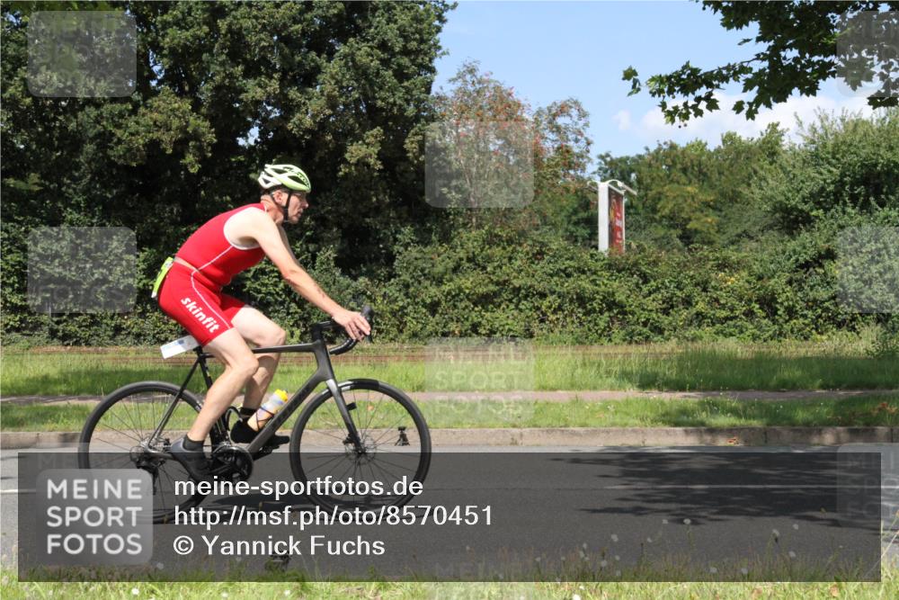 10.08.2025 - GEWOBA Citytriathlon Bremen Yannick Fuchs http://msf.ph/oto/8570451 10.08.2025 14:22:46 Radfahren 86, 89, 182, 204, 242, 252, 280, 289, 297, 353, 427 meine-sportfotos.de