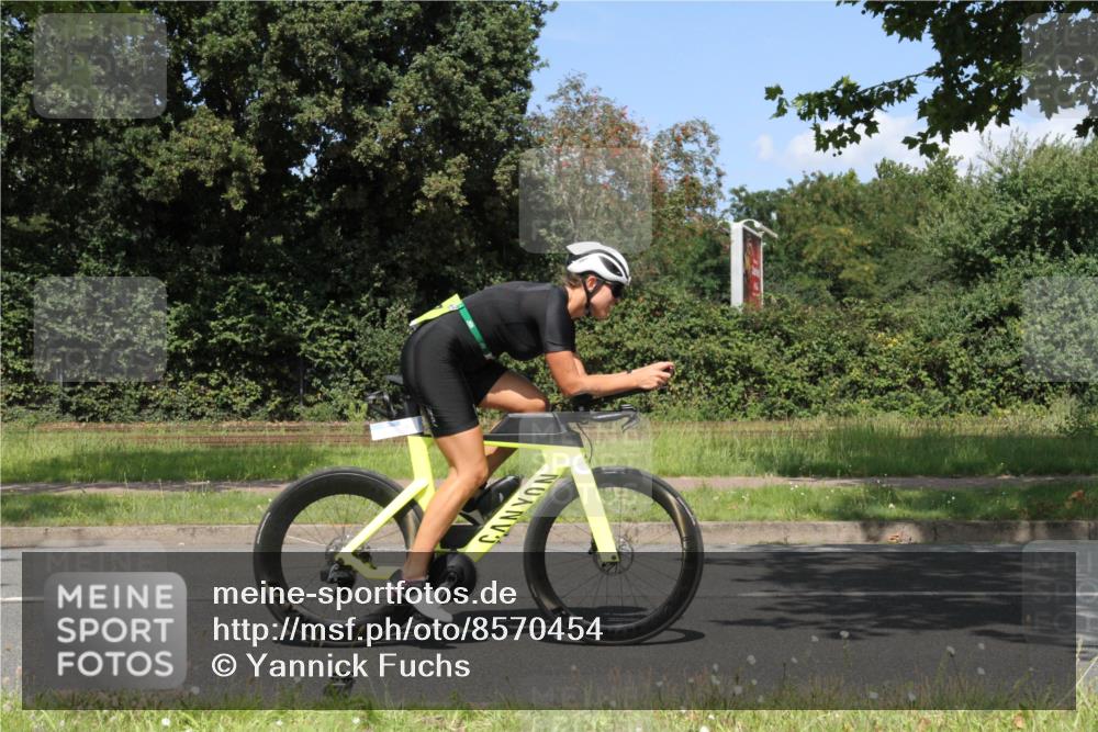 10.08.2025 - GEWOBA Citytriathlon Bremen Yannick Fuchs http://msf.ph/oto/8570454 10.08.2025 14:22:49 Radfahren 86, 89, 182, 204, 246, 252, 280, 288, 289, 297, 353, 427 meine-sportfotos.de