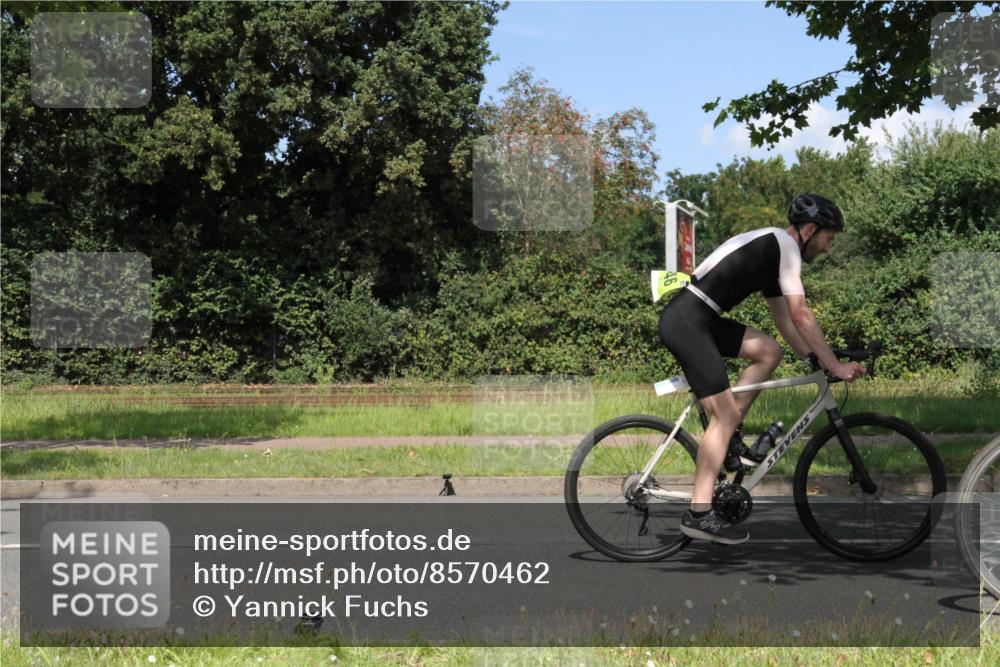 10.08.2025 - GEWOBA Citytriathlon Bremen Yannick Fuchs http://msf.ph/oto/8570462 10.08.2025 14:23:02 Radfahren 89, 163, 182, 222, 246, 249, 252, 280, 288, 289, 353, 423, 427, 431, 480 meine-sportfotos.de