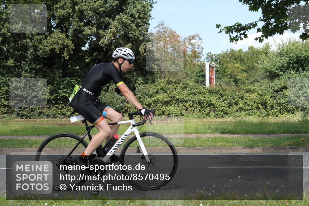10.08.2025 - GEWOBA Citytriathlon Bremen Yannick Fuchs http://msf.ph/oto/8570495 10.08.2025 14:23:27 Radfahren 99, 154, 200, 205, 209, 213, 222, 225, 250, 251, 317, 478 meine-sportfotos.de