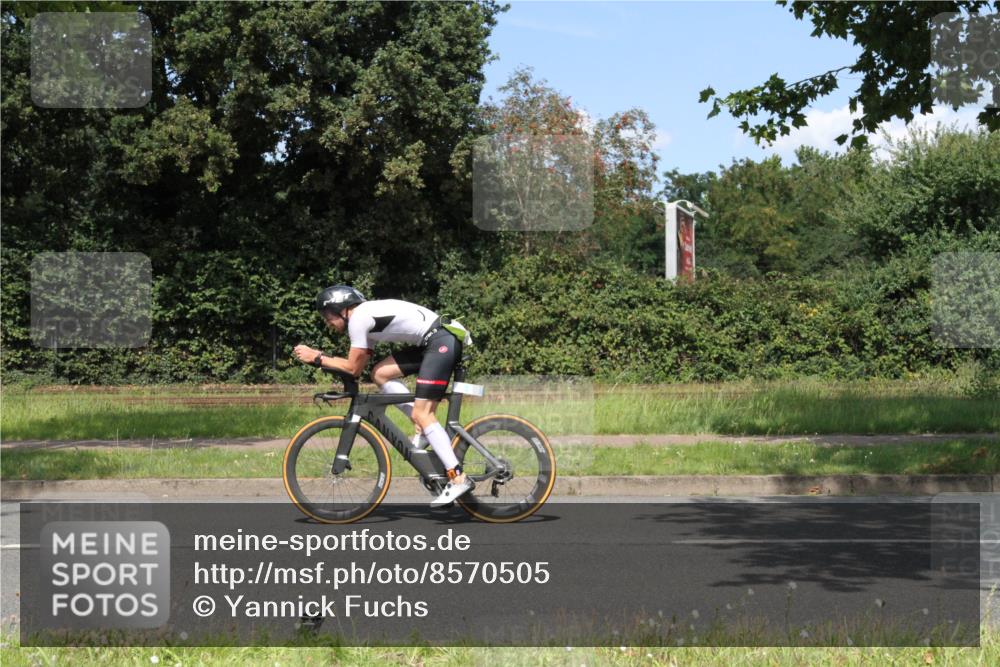 10.08.2025 - GEWOBA Citytriathlon Bremen Yannick Fuchs http://msf.ph/oto/8570505 10.08.2025 14:23:41 Radfahren 128, 158, 205, 234, 250, 251, 317 meine-sportfotos.de