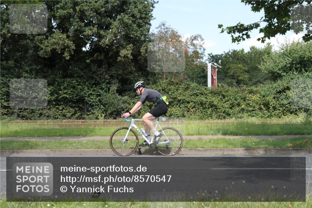 10.08.2025 - GEWOBA Citytriathlon Bremen Yannick Fuchs http://msf.ph/oto/8570547 10.08.2025 14:24:00 Radfahren 128, 221 meine-sportfotos.de