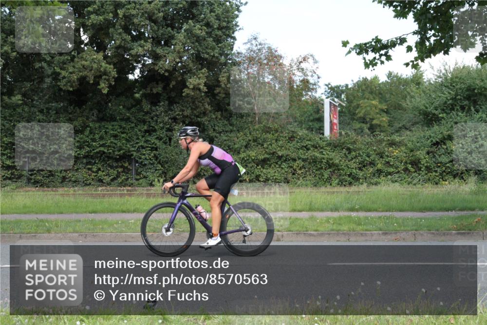 10.08.2025 - GEWOBA Citytriathlon Bremen Yannick Fuchs http://msf.ph/oto/8570563 10.08.2025 14:24:27 Radfahren 3, 169, 247, 436, 474, 488 meine-sportfotos.de