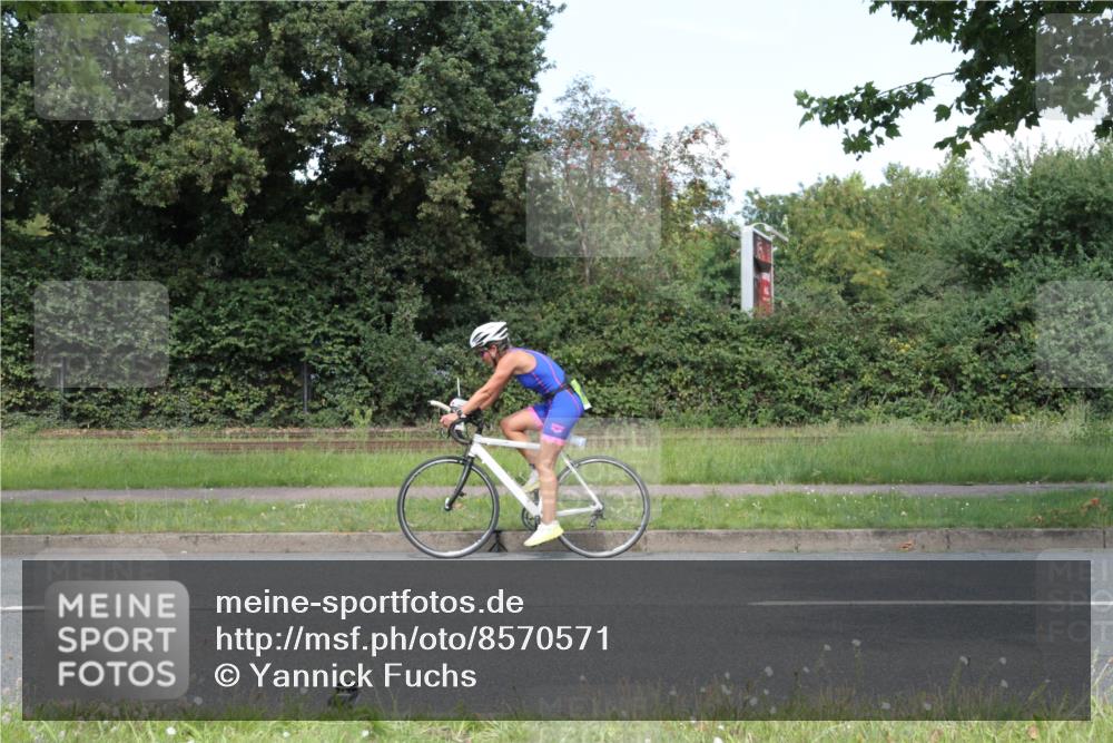 10.08.2025 - GEWOBA Citytriathlon Bremen Yannick Fuchs http://msf.ph/oto/8570571 10.08.2025 14:24:45 Radfahren 3, 165, 180, 247, 298, 332, 346, 432, 488 meine-sportfotos.de