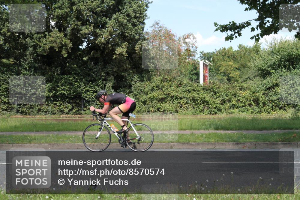 10.08.2025 - GEWOBA Citytriathlon Bremen Yannick Fuchs http://msf.ph/oto/8570574 10.08.2025 14:24:56 Radfahren 22, 165, 166, 180, 202, 235, 269, 332, 346, 432 meine-sportfotos.de