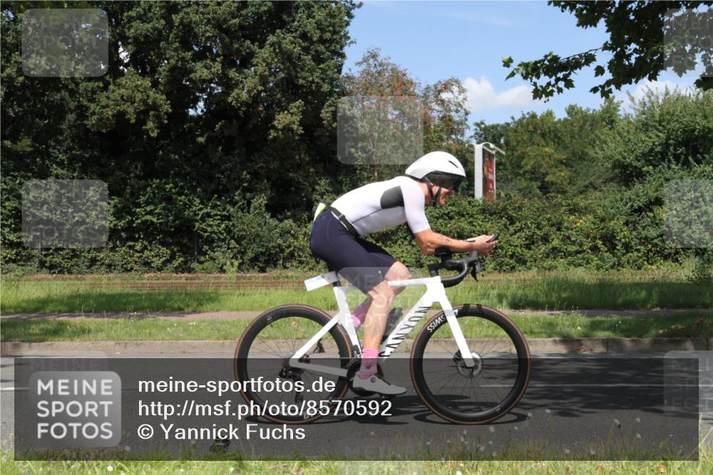 10.08.2025 - GEWOBA Citytriathlon Bremen Yannick Fuchs http://msf.ph/oto/8570592 10.08.2025 14:25:14 Radfahren 22, 49, 85, 166, 202, 208, 235, 267, 270, 323, 326, 336, 462, 479 meine-sportfotos.de