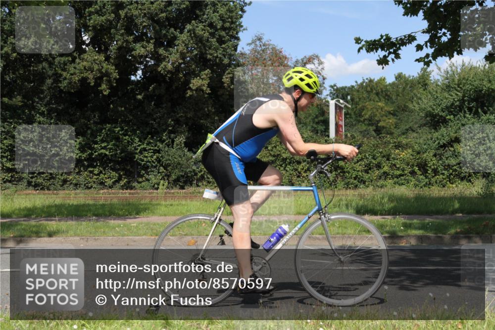 10.08.2025 - GEWOBA Citytriathlon Bremen Yannick Fuchs http://msf.ph/oto/8570597 10.08.2025 14:25:20 Radfahren 49, 85, 208, 267, 270, 323, 326, 336, 462, 479 meine-sportfotos.de