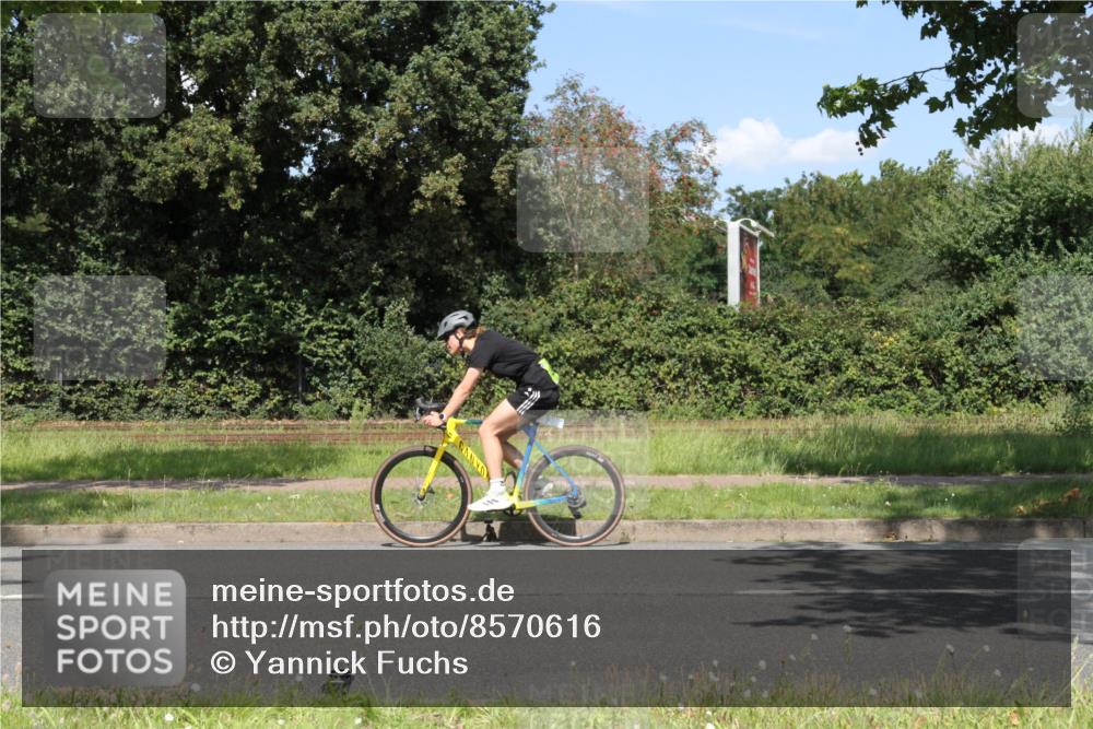 10.08.2025 - GEWOBA Citytriathlon Bremen Yannick Fuchs http://msf.ph/oto/8570616 10.08.2025 14:25:40 Radfahren 167, 499 meine-sportfotos.de