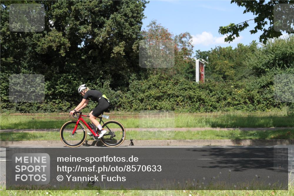 10.08.2025 - GEWOBA Citytriathlon Bremen Yannick Fuchs http://msf.ph/oto/8570633 10.08.2025 14:25:51 Radfahren 167, 181, 273, 331, 446, 499 meine-sportfotos.de