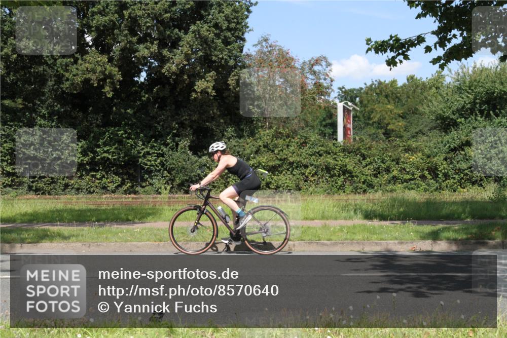 10.08.2025 - GEWOBA Citytriathlon Bremen Yannick Fuchs http://msf.ph/oto/8570640 10.08.2025 14:25:55 Radfahren 167, 181, 220, 273, 325, 331, 446, 499 meine-sportfotos.de