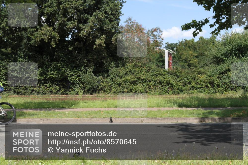 10.08.2025 - GEWOBA Citytriathlon Bremen Yannick Fuchs http://msf.ph/oto/8570645 10.08.2025 14:25:56 Radfahren 167, 181, 220, 273, 325, 331, 446, 499 meine-sportfotos.de