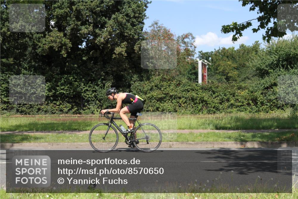 10.08.2025 - GEWOBA Citytriathlon Bremen Yannick Fuchs http://msf.ph/oto/8570650 10.08.2025 14:25:58 Radfahren 167, 181, 220, 231, 273, 325, 331, 446, 499 meine-sportfotos.de