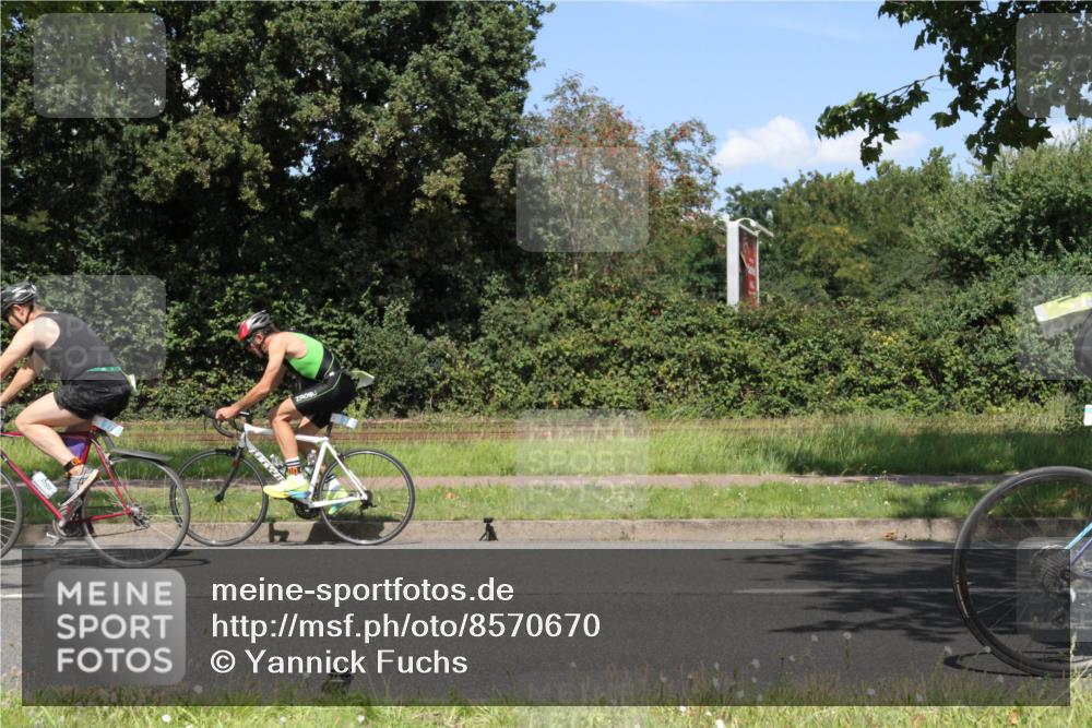 10.08.2025 - GEWOBA Citytriathlon Bremen Yannick Fuchs http://msf.ph/oto/8570670 10.08.2025 14:26:07 Radfahren 181, 220, 231, 273, 278, 325, 331, 446 meine-sportfotos.de