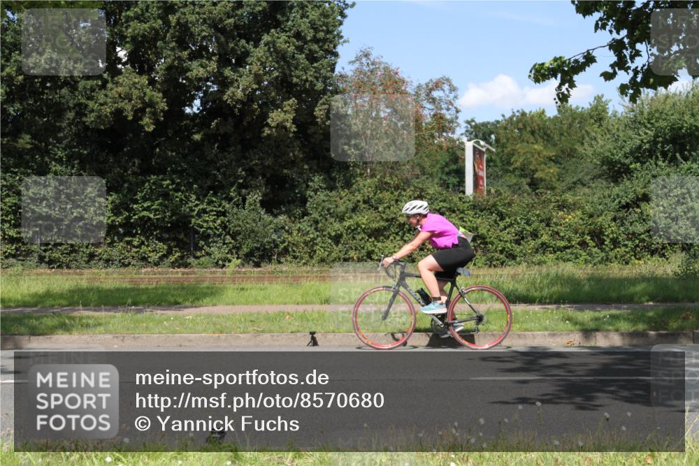 10.08.2025 - GEWOBA Citytriathlon Bremen Yannick Fuchs http://msf.ph/oto/8570680 10.08.2025 14:26:11 Radfahren 181, 220, 231, 273, 278, 325, 331 meine-sportfotos.de