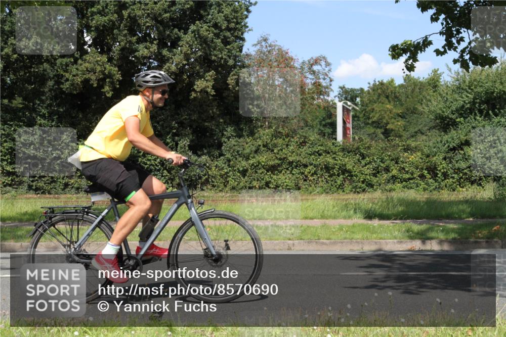 10.08.2025 - GEWOBA Citytriathlon Bremen Yannick Fuchs http://msf.ph/oto/8570690 10.08.2025 14:26:14 Radfahren 220, 231, 273, 278, 325, 331, 360 meine-sportfotos.de