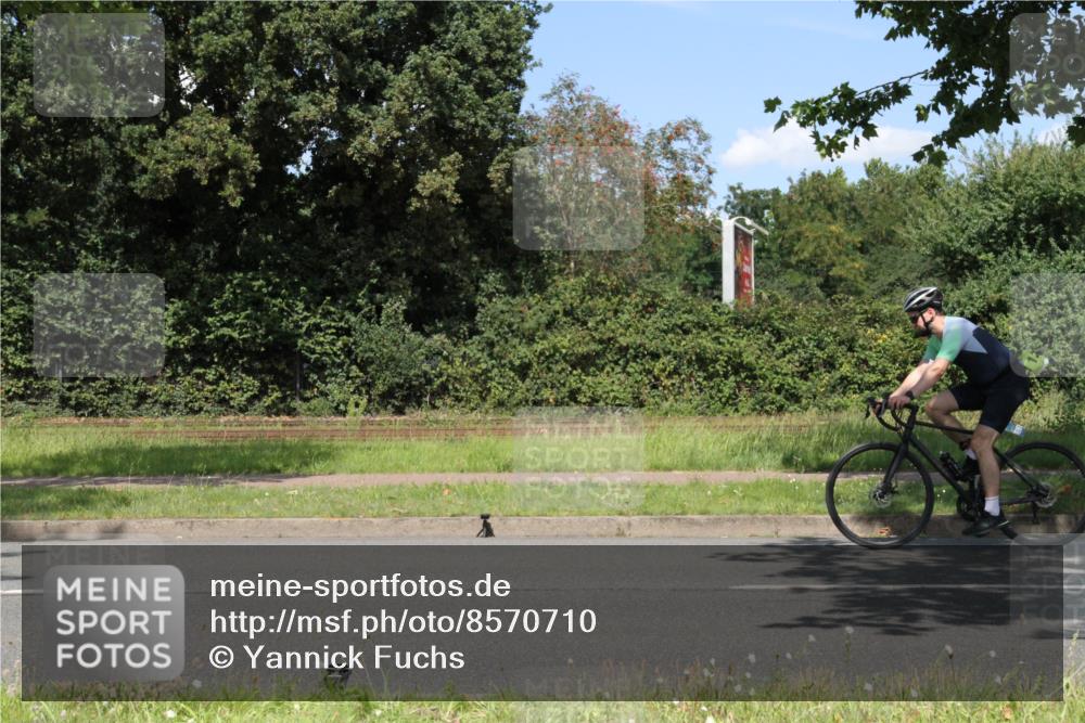 10.08.2025 - GEWOBA Citytriathlon Bremen Yannick Fuchs http://msf.ph/oto/8570710 10.08.2025 14:26:21 Radfahren 231, 278, 360, 404, 453 meine-sportfotos.de