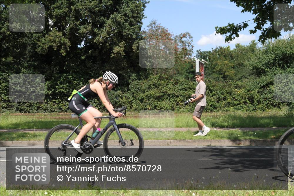 10.08.2025 - GEWOBA Citytriathlon Bremen Yannick Fuchs http://msf.ph/oto/8570728 10.08.2025 14:26:27 Radfahren 278, 358, 360, 404, 453, 532 meine-sportfotos.de